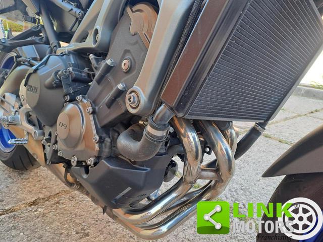 YAMAHA MT-09 .