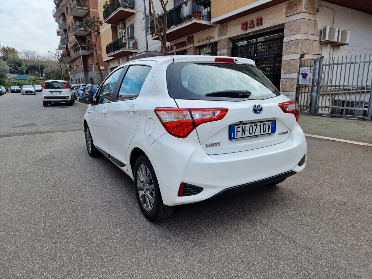 Toyota Yaris 1.5 Hybrid 5 porte 32.000 KM ADATTA A NEOPATENTATI