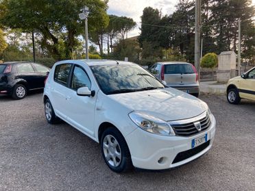 Dacia Sandero 1.5 dCi 75CV Embleme