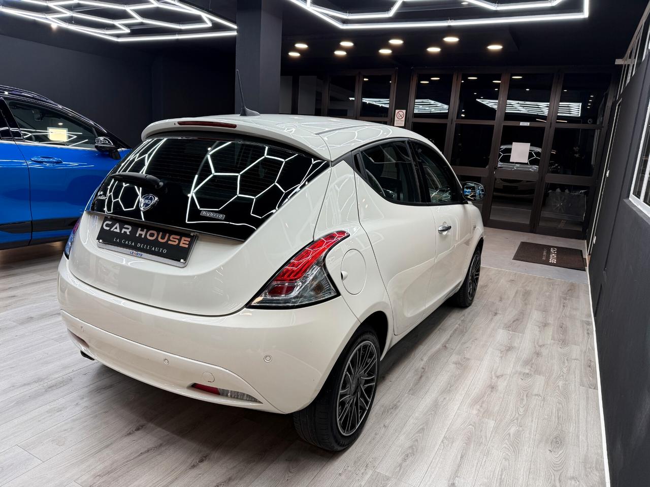 Lancia Ypsilon 1.0 FireFly 70CV Hybrid Gold