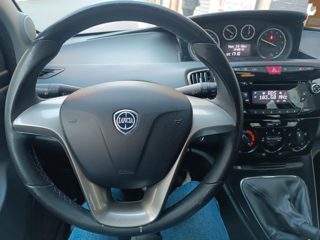 Lancia Ypsilon 1.2 69 CV 5 porte GOLD BI COLOR