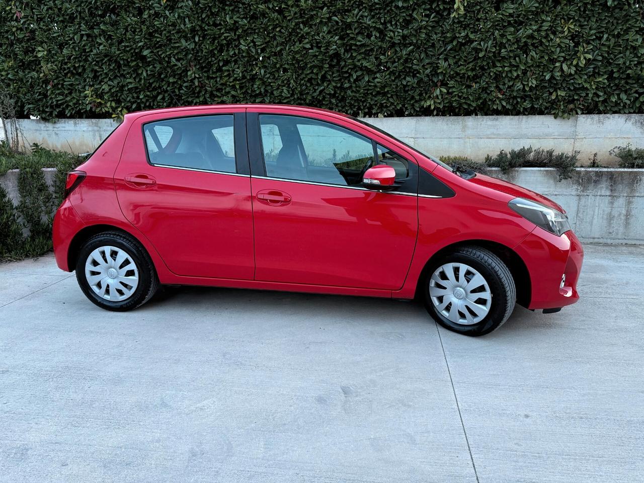 oyota Yaris 1.0 Benzina Lounge 70 Cv adatta neopatentati