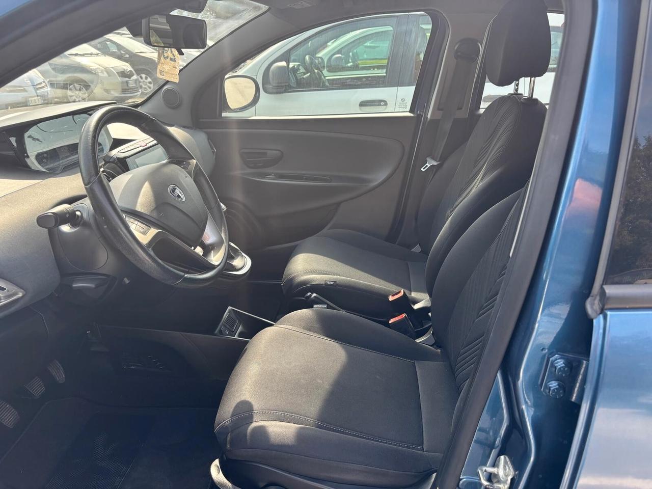 Lancia Ypsilon GOLD 1.0 HYBRID 5 porte - 2023