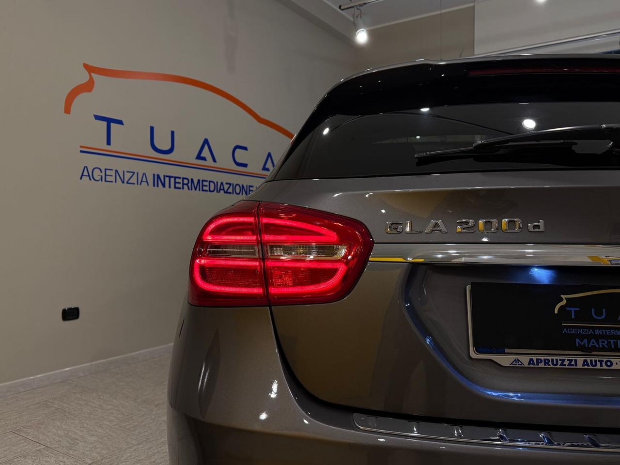 Mercedes-Benz GLA 200 Premium GLA 200 D #8055