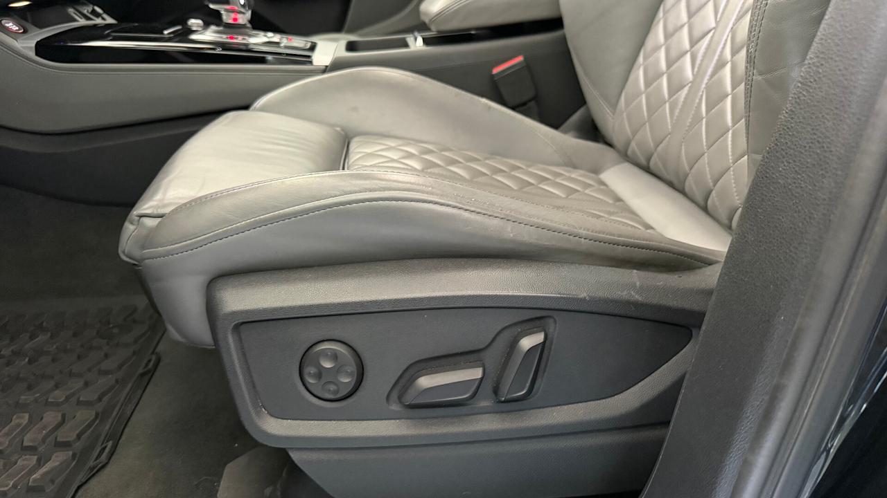 AUDI SQ5 SPORTBACK TETTO IDENTITY BLACK