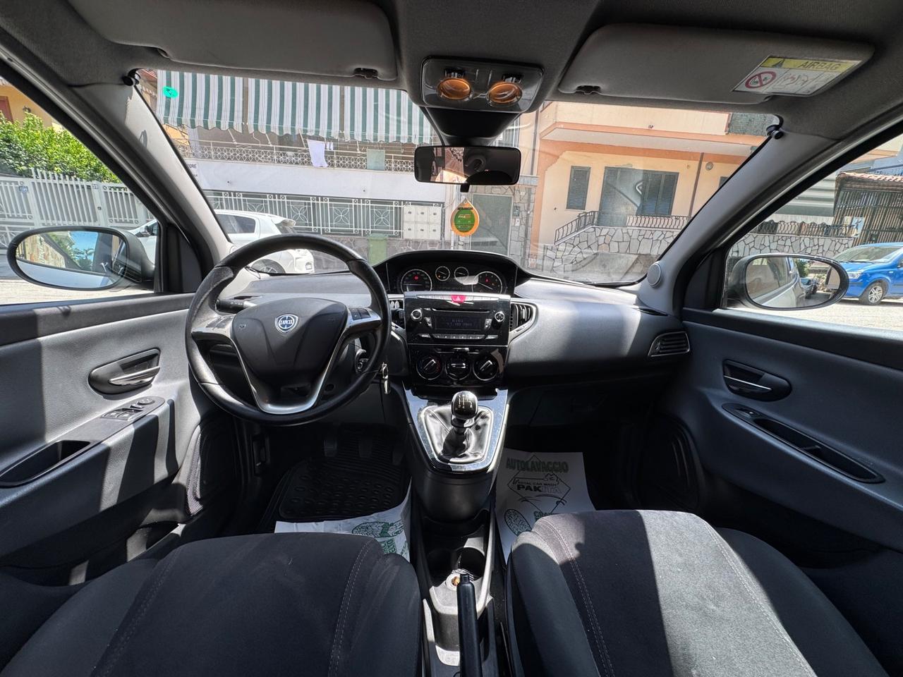 Lancia Ypsilon 1.2 69 CV 5 porte S&S Silver