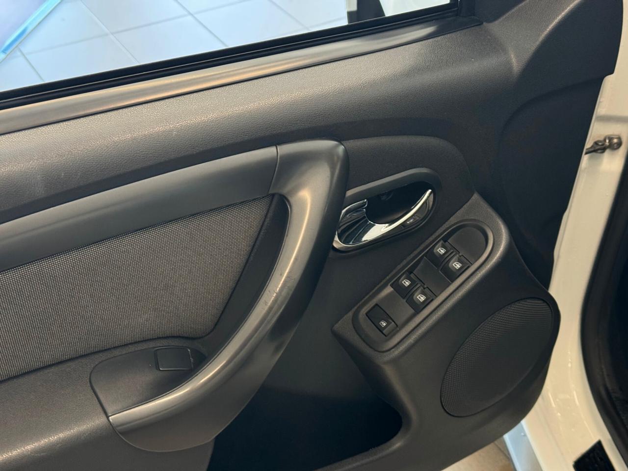 DACIA DUSTER 1.5cc 110CV 4x2 GANCIO TRAINO