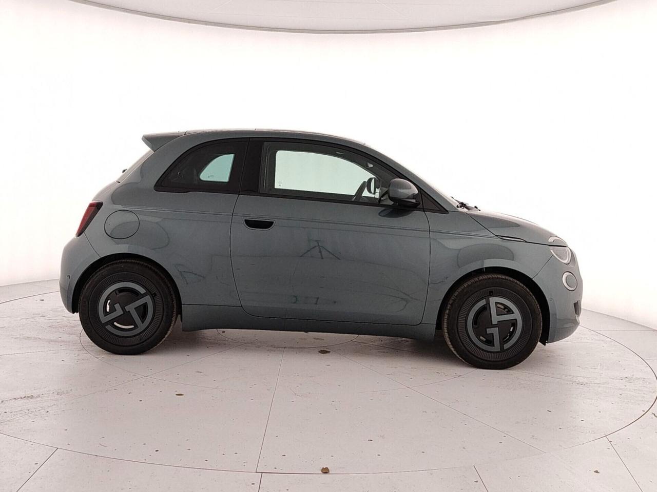 Fiat 500e Berlina 42 kWh Giorgio Armani