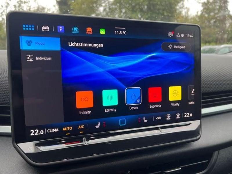 Volkswagen T-Roc Volkswagen T-Roc 1.5 eTSI R-LINE 150cv DSG FULL LED CAMERA NAVI