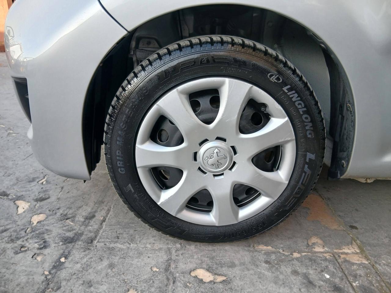 Peugeot 107 1.0b 5p solo km132000 full 10