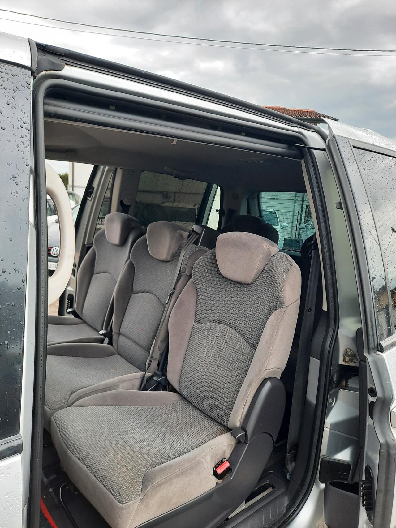 Peugeot 807 2.0 HDi FAP SV 7 POSTI