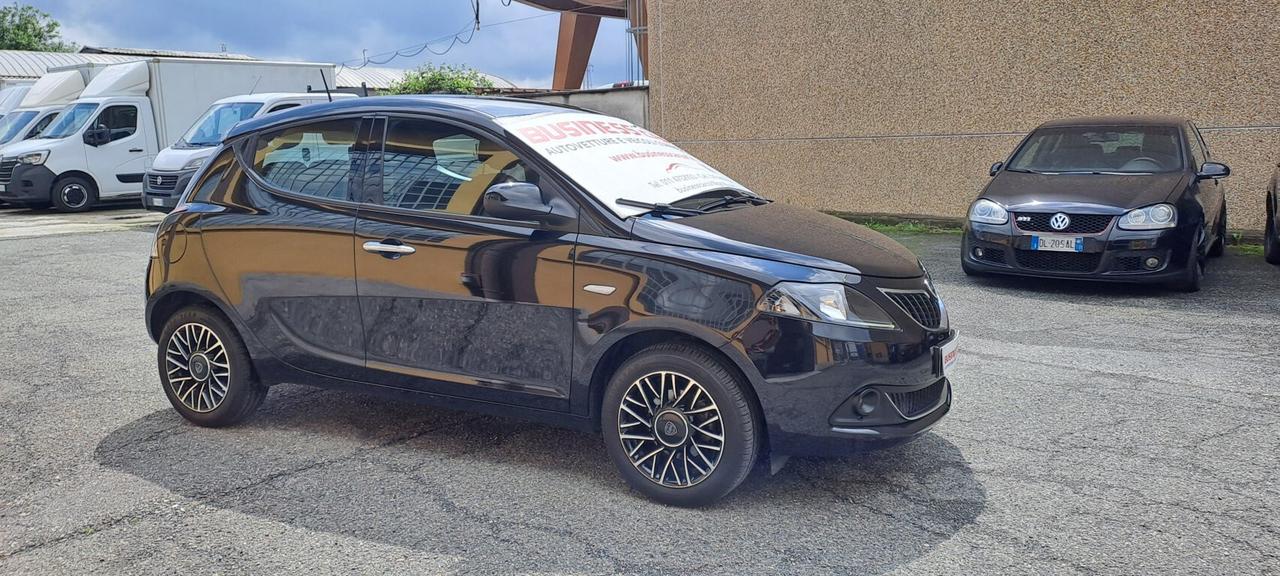 Lancia Ypsilon 1.0 FireFly 5 porte S&S Hybrid Ecochic Gold KM. 20.000 CERTIFICATI-AUTO PER NEOPATENTATI