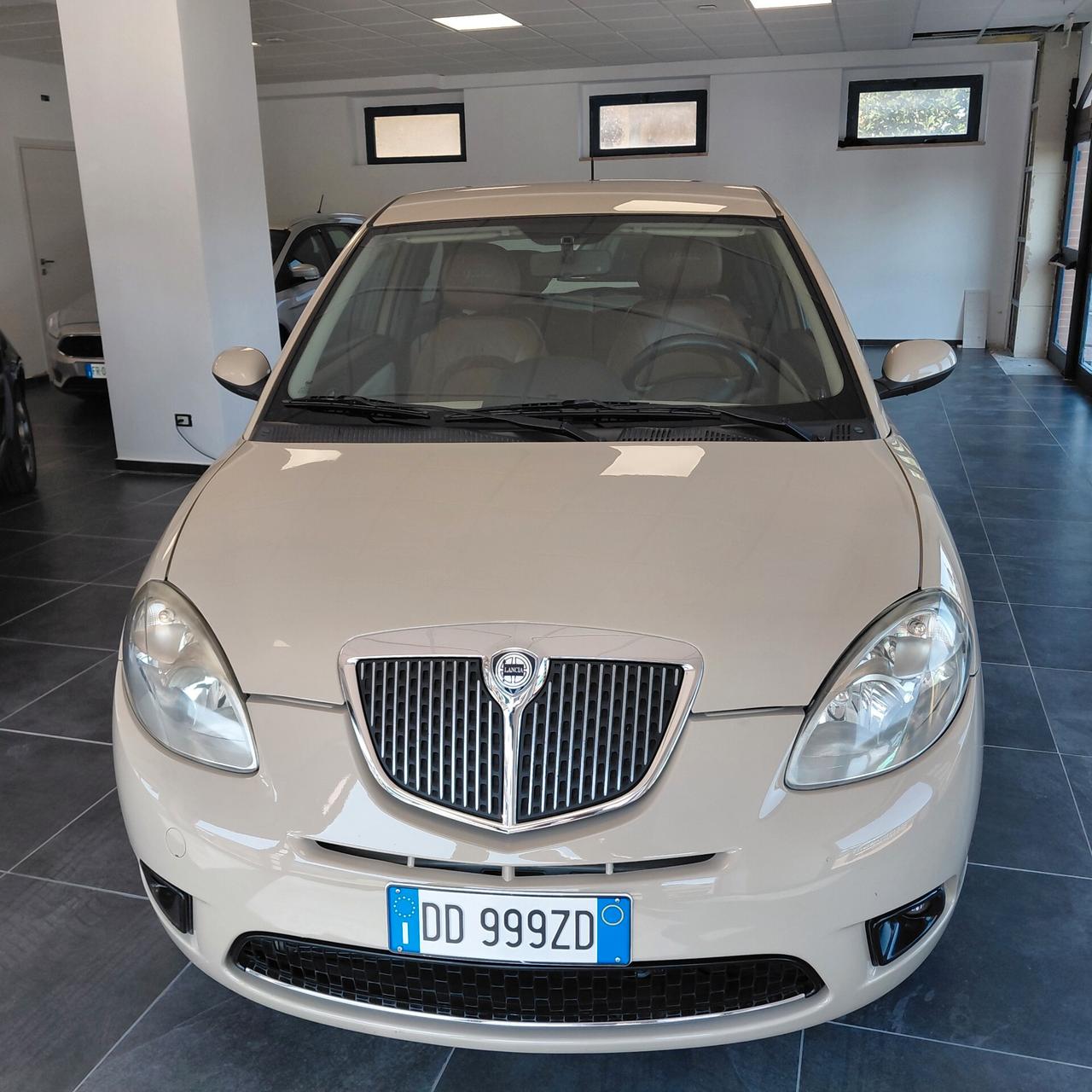 LANCIA YPSILON ANNO 2007 DS 1.3 MULTIJET ADATTA NEOPATENTATI KM 220 MILA