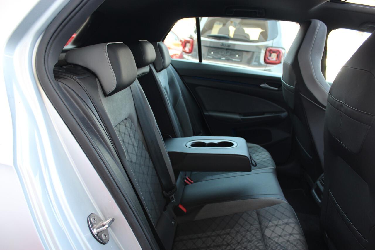 Volkswagen Golf 8 R LINE 2.0 TDI