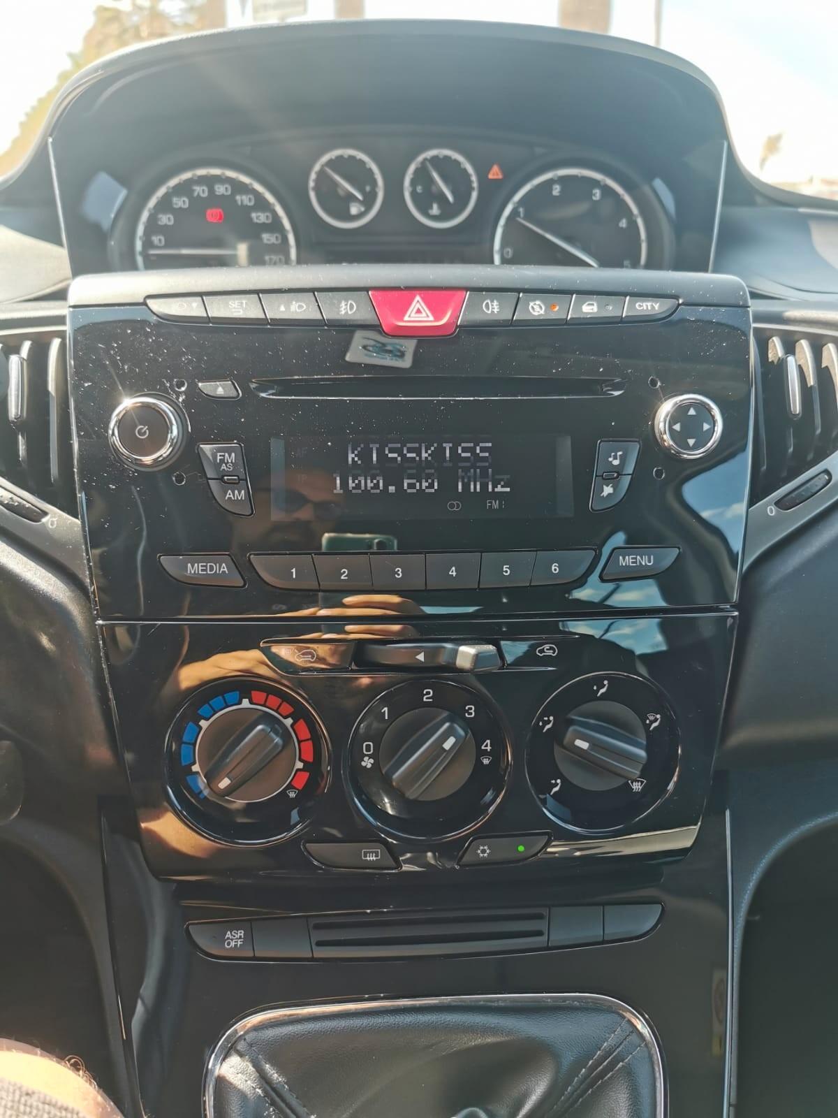 Lancia Ypsilon 1.3 MJT 16V 95 CV 5P. Gold - 2015