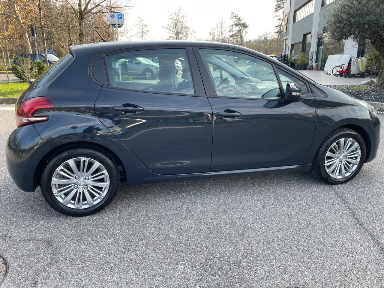 Peugeot 208 PureTech 82 5 porte Allure*Neo patentati*