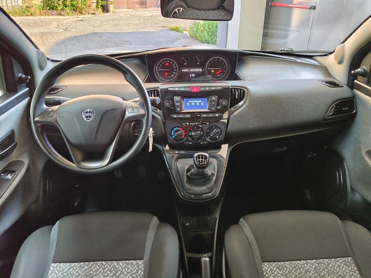 Lancia Ypsilon 1.0 FireFly 5 porte S&S Hybrid Ecochic Silver