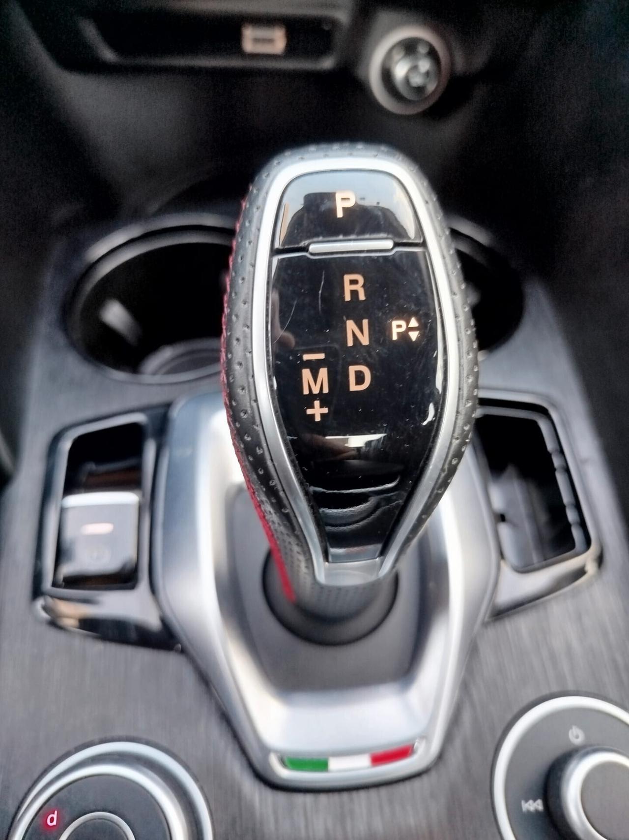 ALFA ROMEO GIULIA AT8 2.2 RESTYLING *PREZZO VERO* TAGLIANDO ALFA- KM CERTIFICATI