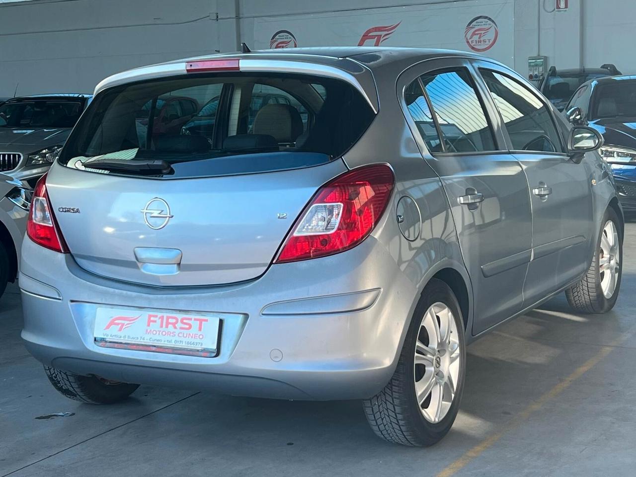 Opel Corsa 1.2 5 porte Cosmo
