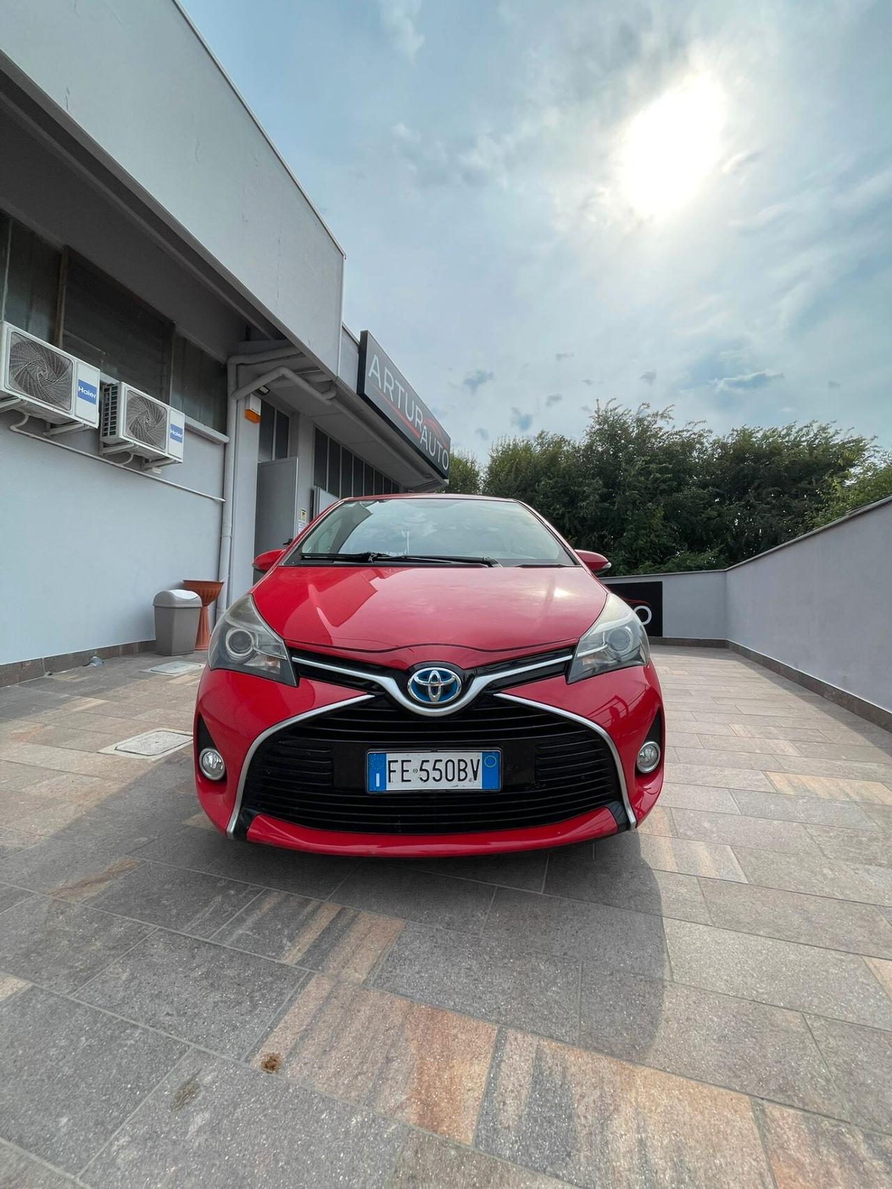 Toyota Yaris HYBRIDA