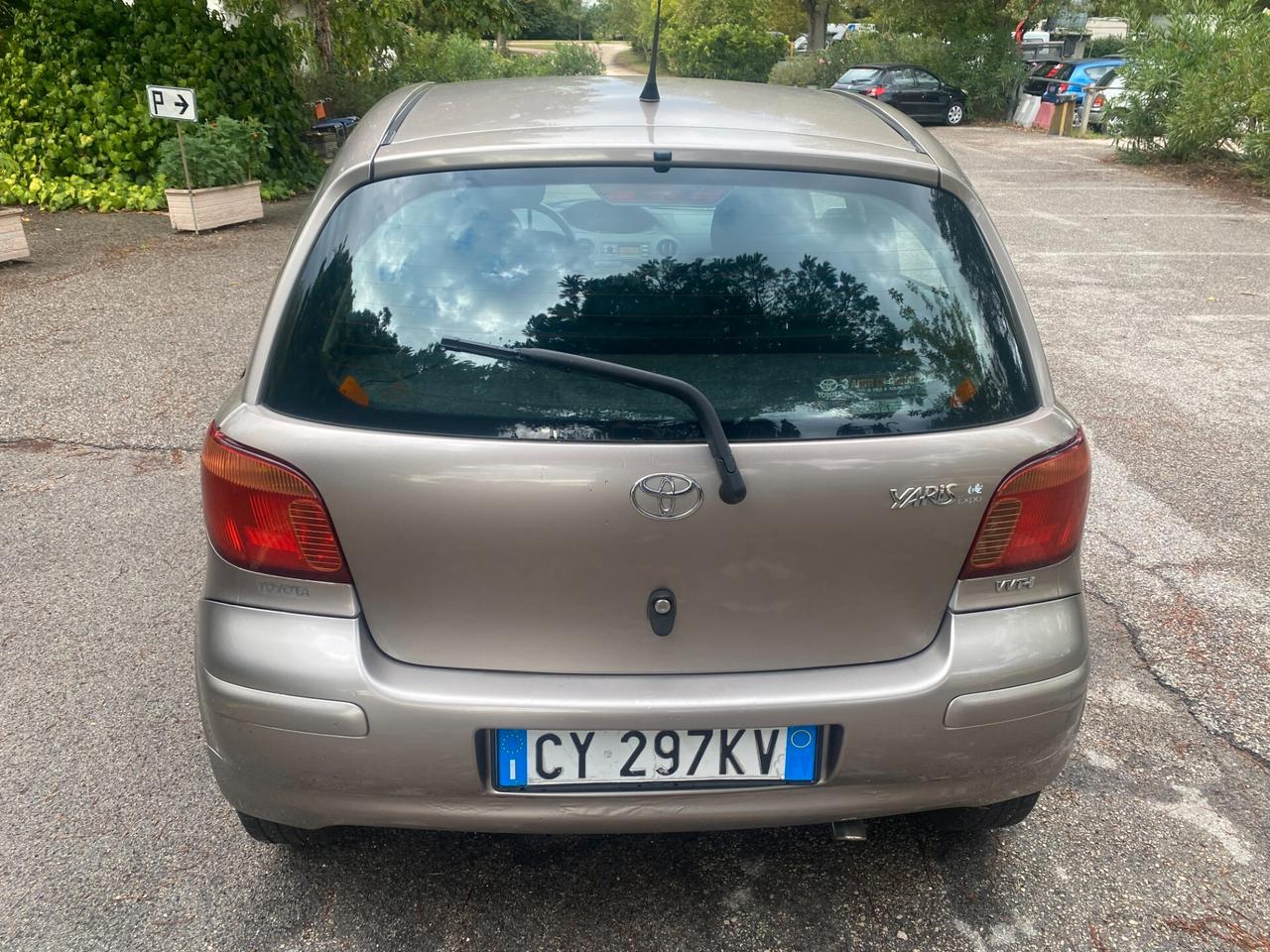 Toyota Yaris 1.0i 16V cat 5 porte Sol