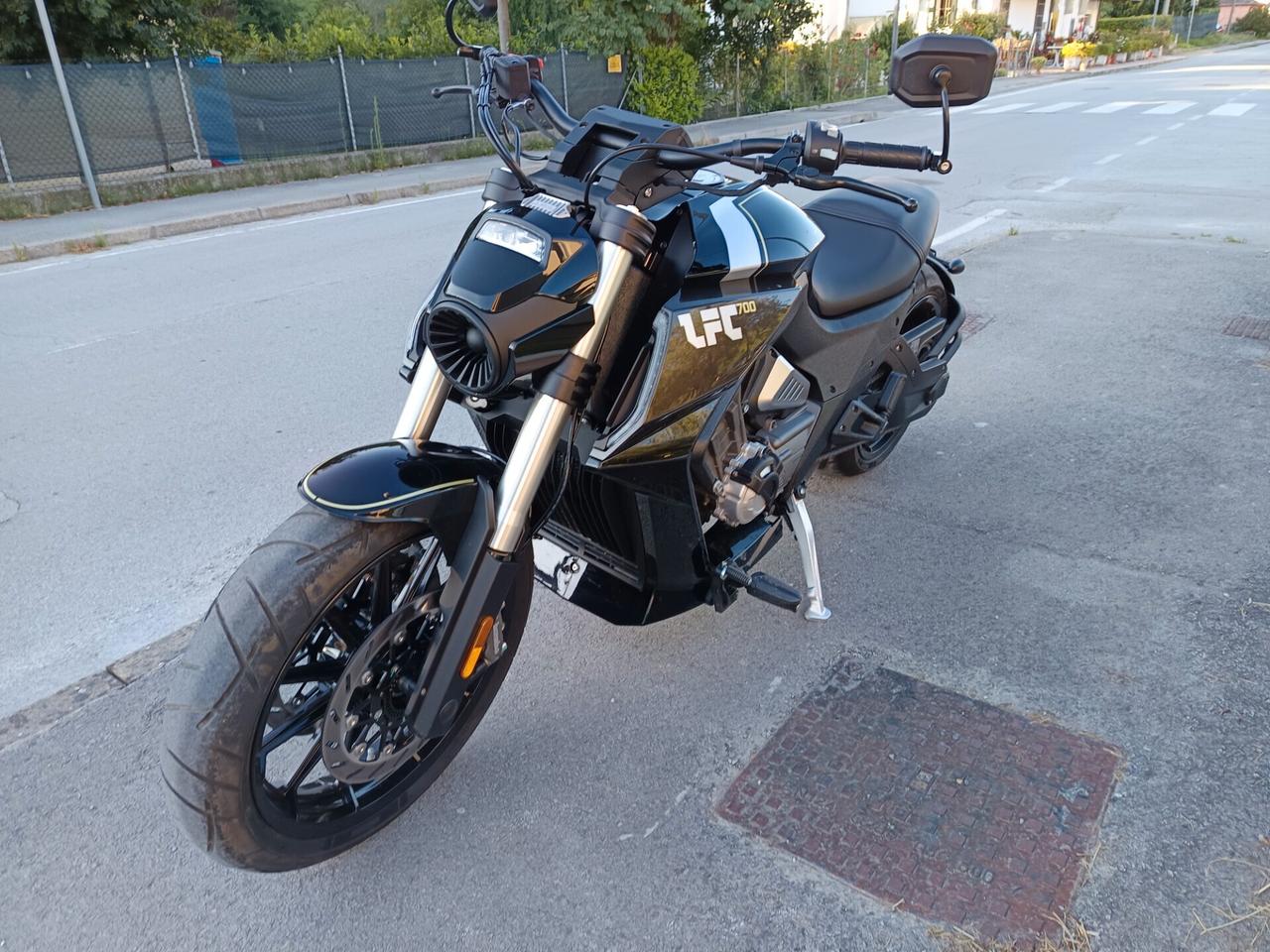 Benda LFC 700 KM/0 Tua a 145€/Mese
