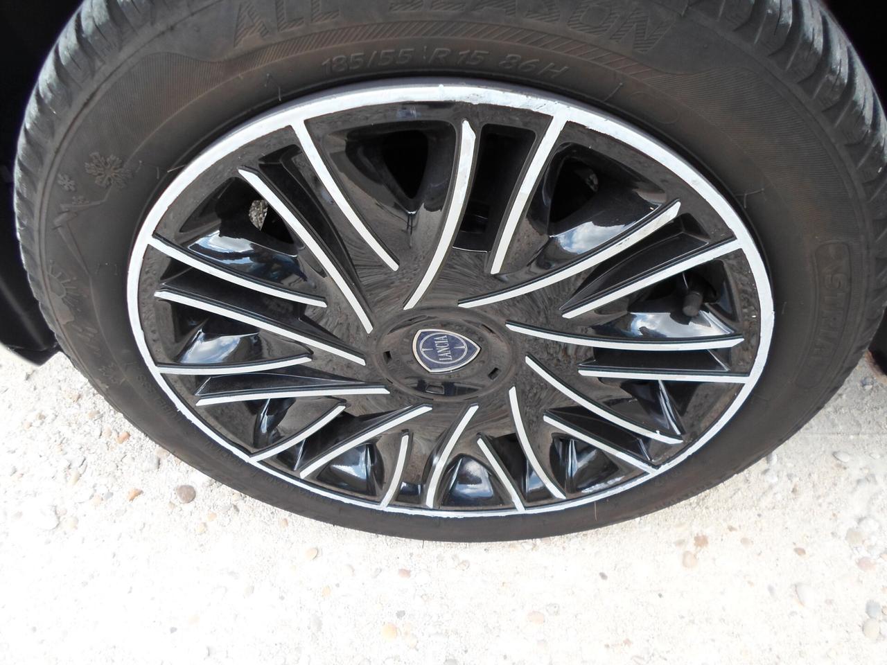 Lancia Ypsilon 1.2 69 CV 5 porte Platinum (GPL)