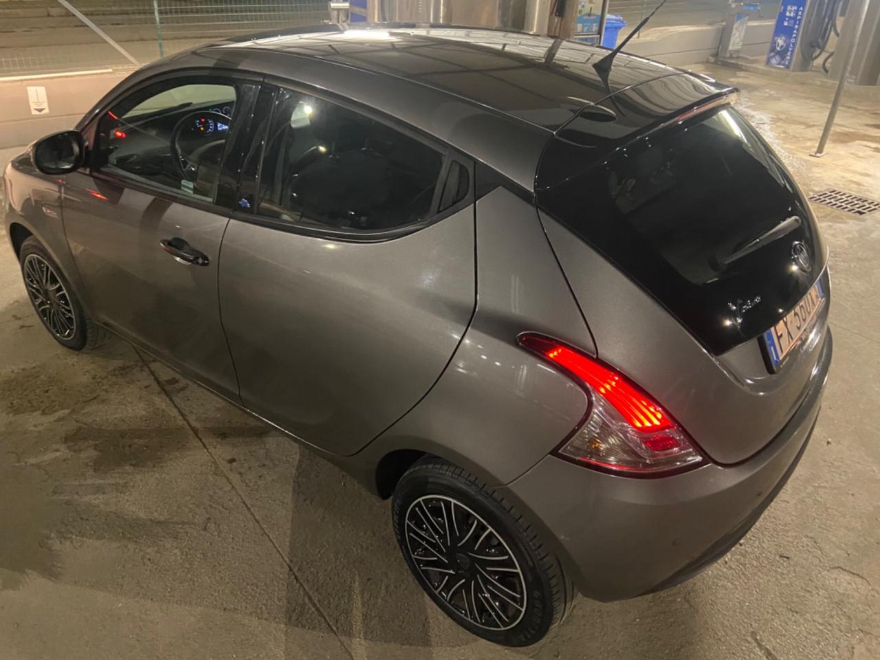 Lancia Ypsilon 1.2 GPL Elefant. Blu nuova garanzia