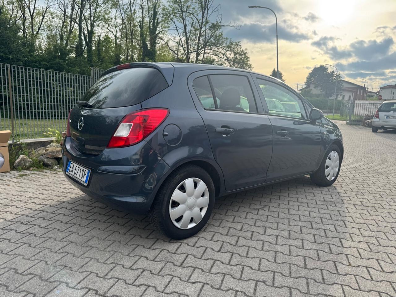 Opel Corsa 1.2 5 porte Cosmo