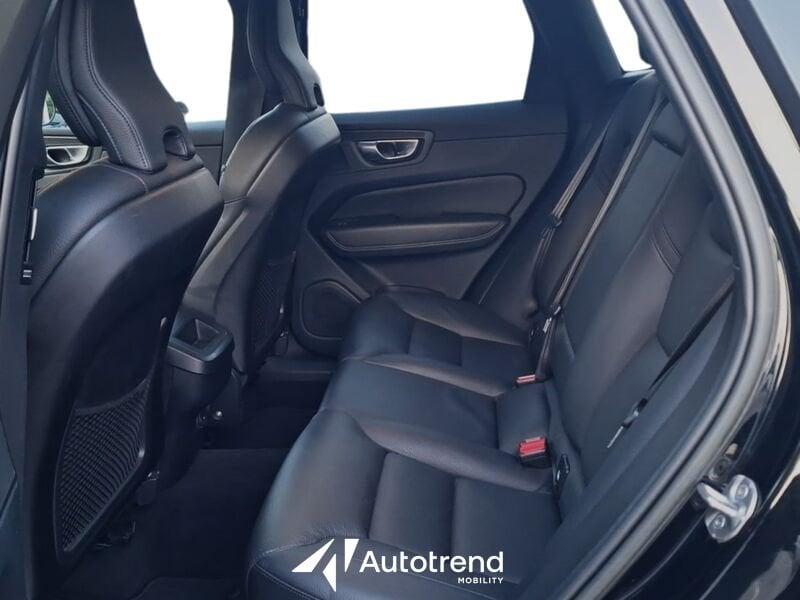 Volvo XC60 B4 197+14 CV Automatico Mild Hybrid Diesel Plus Dark