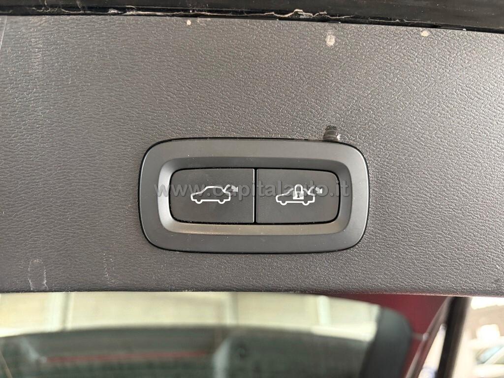Volvo XC40 T5 Recharge Plug-in Hybrid auto NETTO 12900