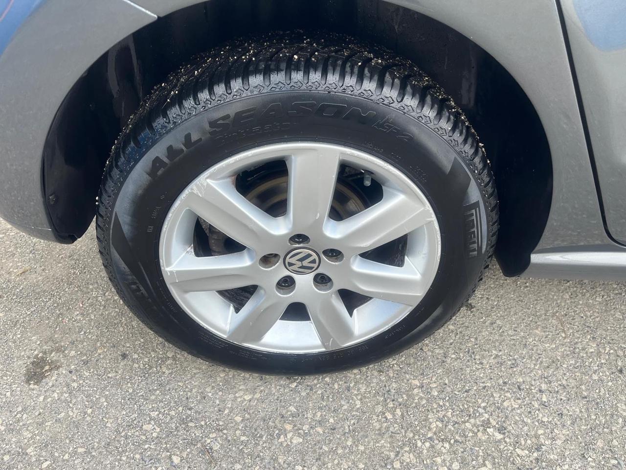 Volkswagen Polo 5P-1.6 tdi- cambio autom-2011