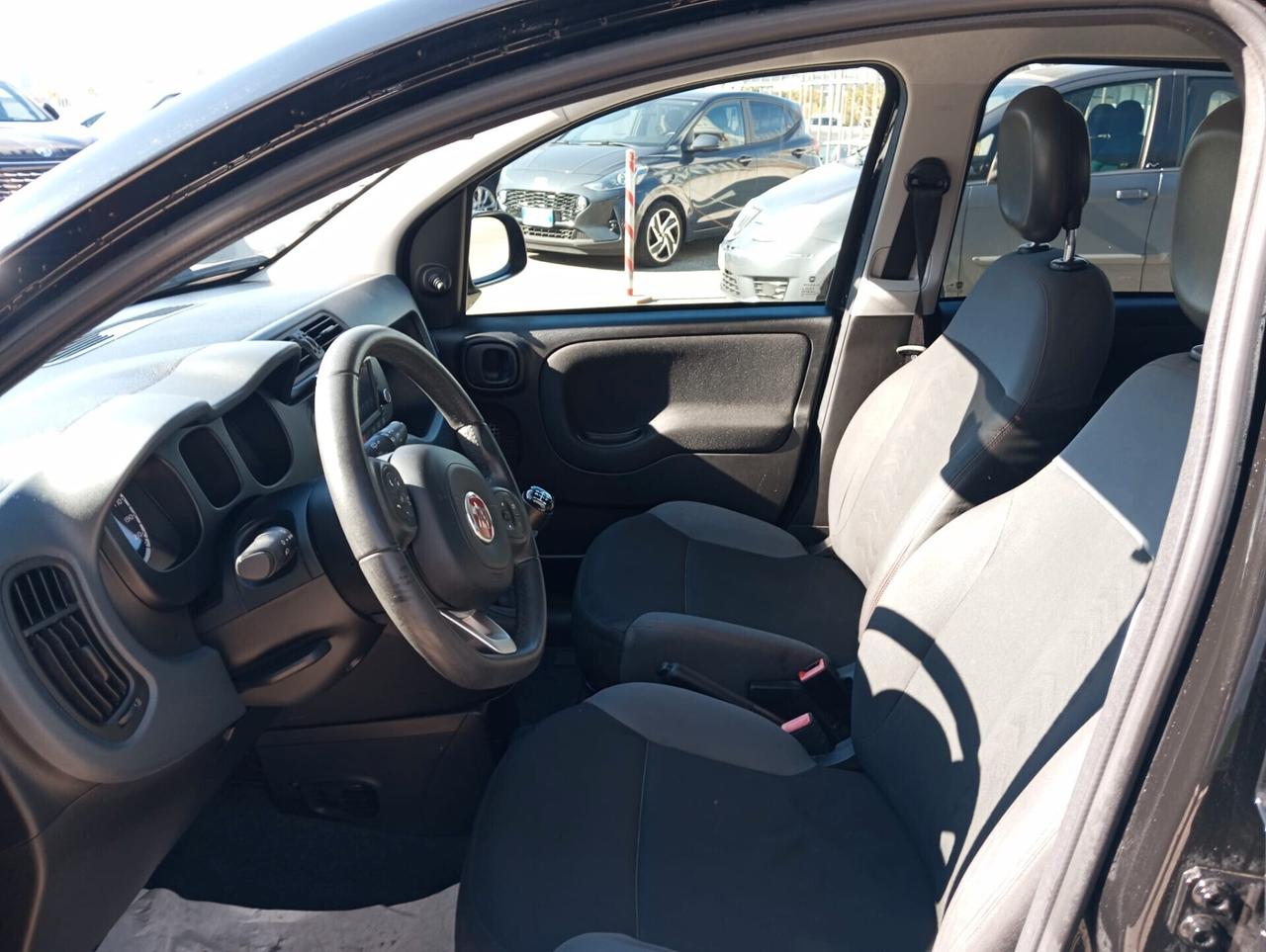 Fiat Panda 1.0 Hybrid Pandina con NAVI e RETRO