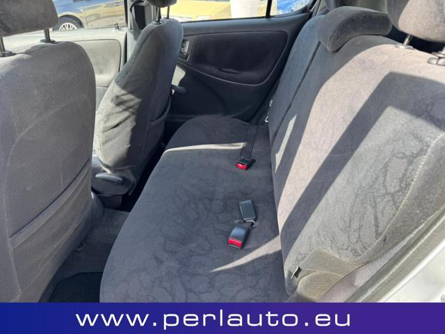 TOYOTA Yaris 1.0i 16V cat 5 porte Sol '03