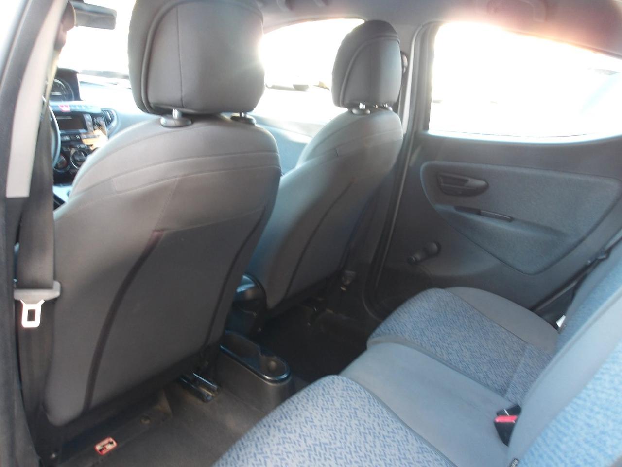 Lancia Ypsilon 1.0 firefly hybrid Silver s&s 70cv