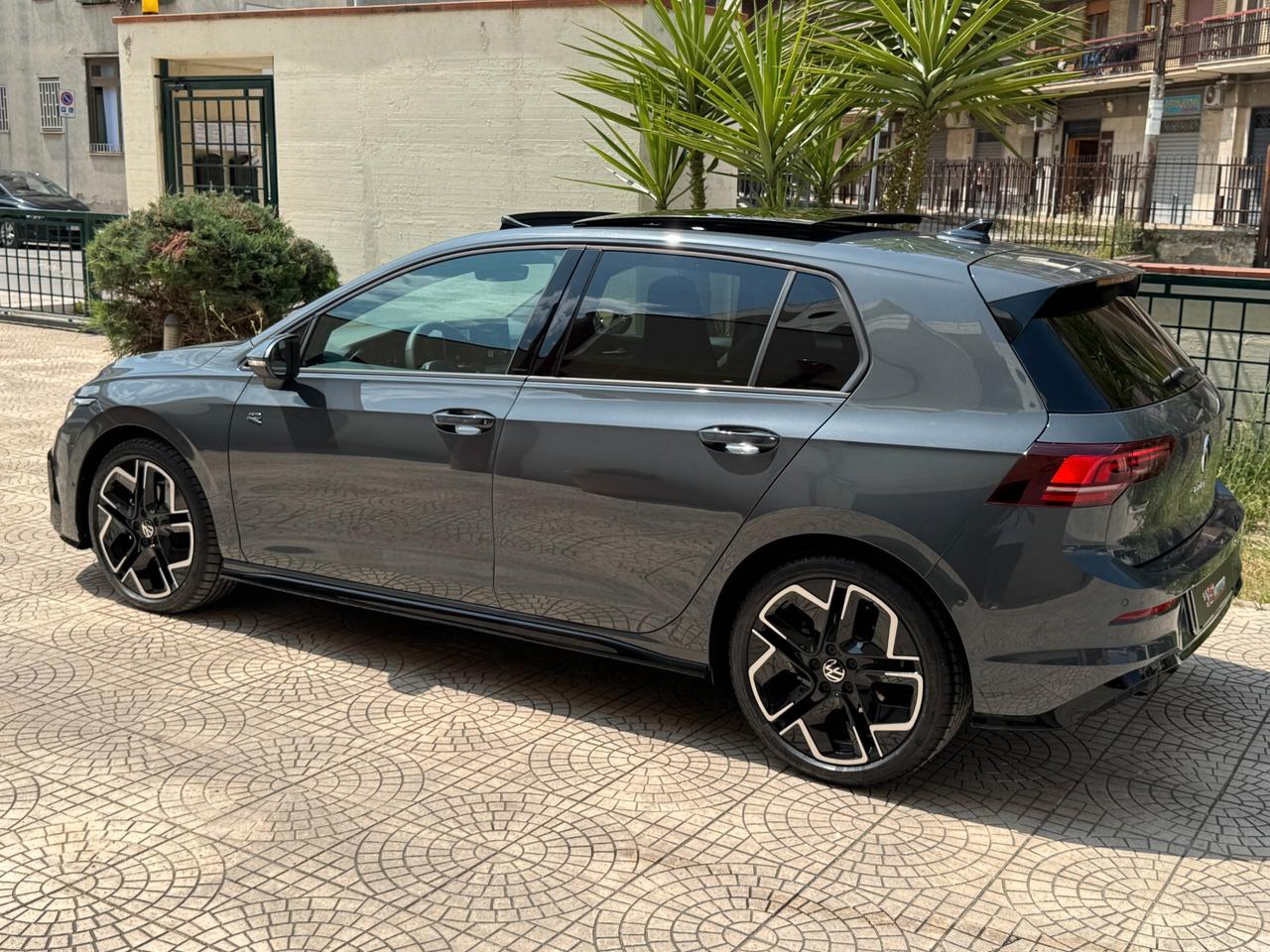 VOLKSWAGEN GOLF 8.5 2.0 TDI 150 CV DSG SCR R-LINE PLUS 30 YEARS