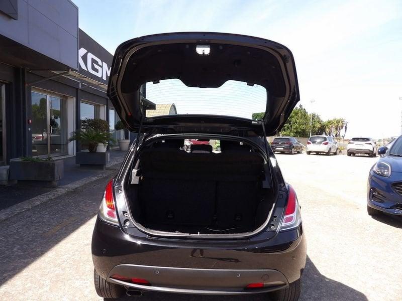 Lancia Ypsilon 1.2 69 cv Silver