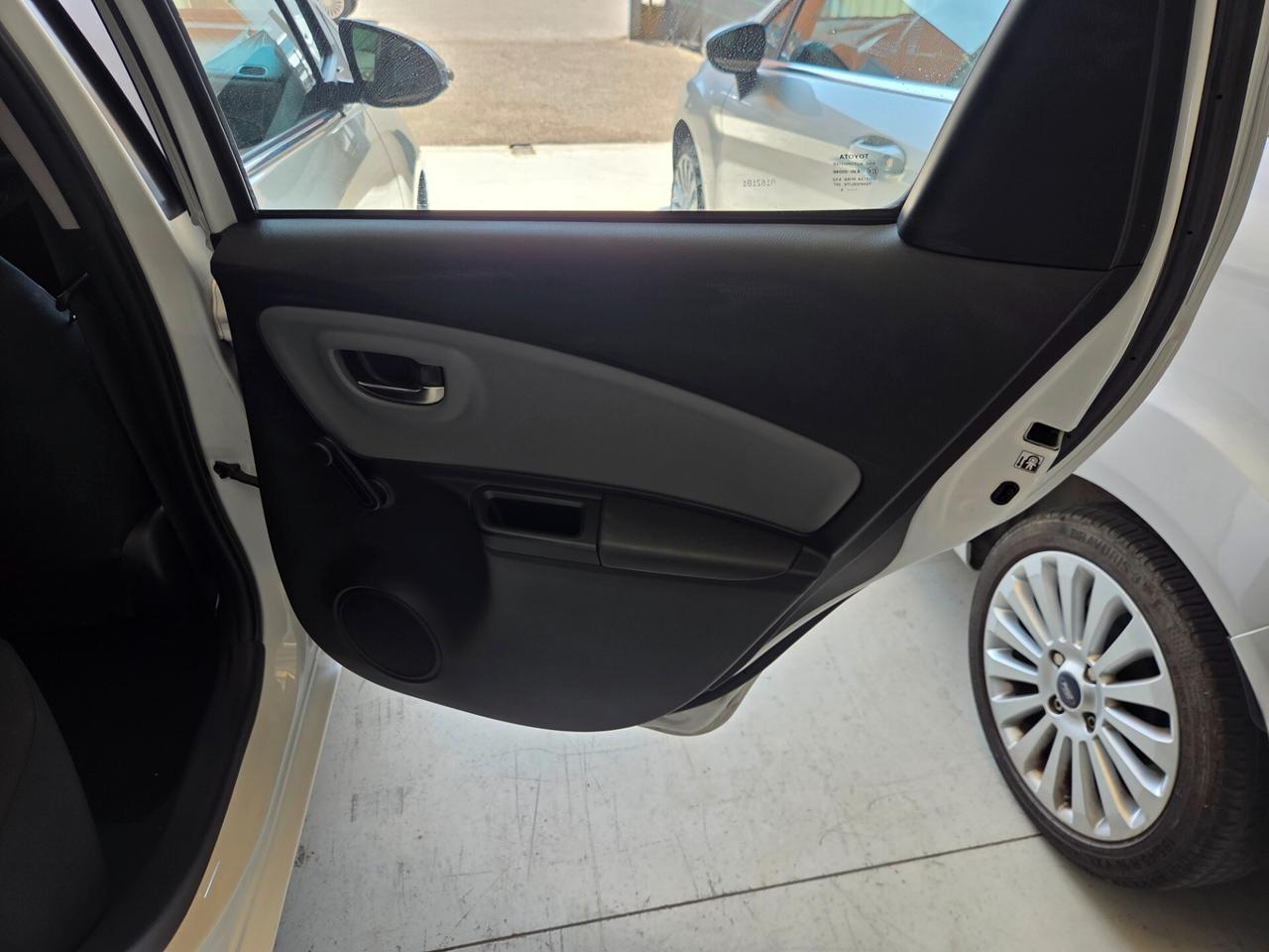 Toyota Yaris 1.0 5 porte Lounge unico proprietario