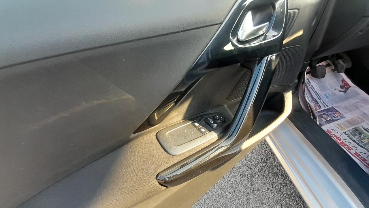 Peugeot 208 1.4 HDi 68 CV 5 porte Allure
