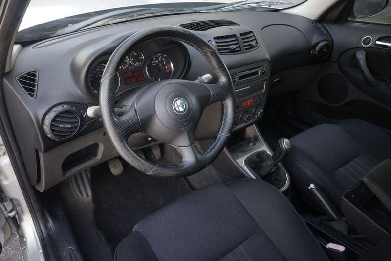 Alfa Romeo 147 Alfa Romeo 147 5p 1.6 ts 16v BlackLine 105cv ANNO 2005