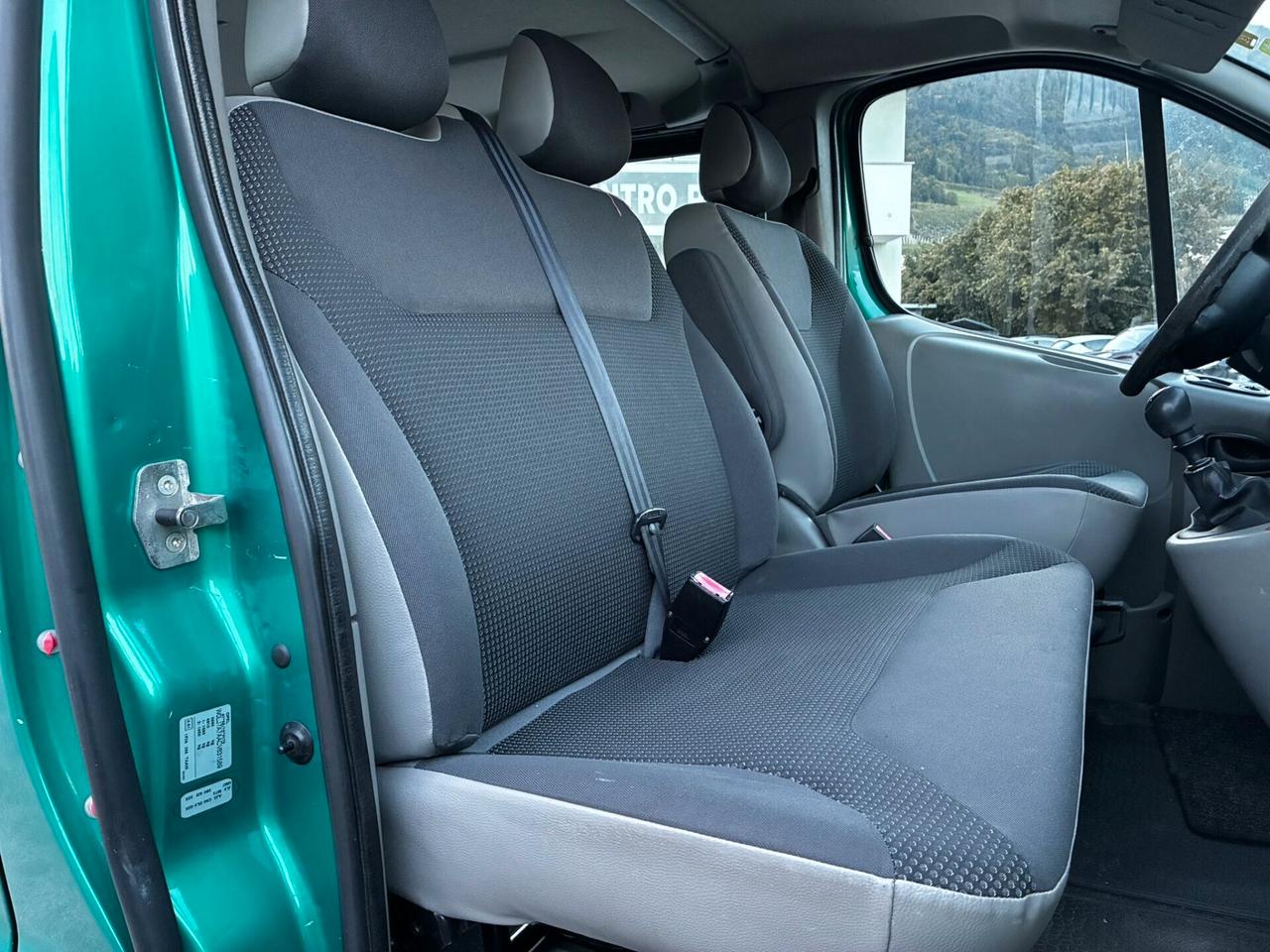 OPEL VIVARO 9 POSTI 2.0 DCi 115CV 6M + GANCIO + DOPPIA PORTA LATERALE
