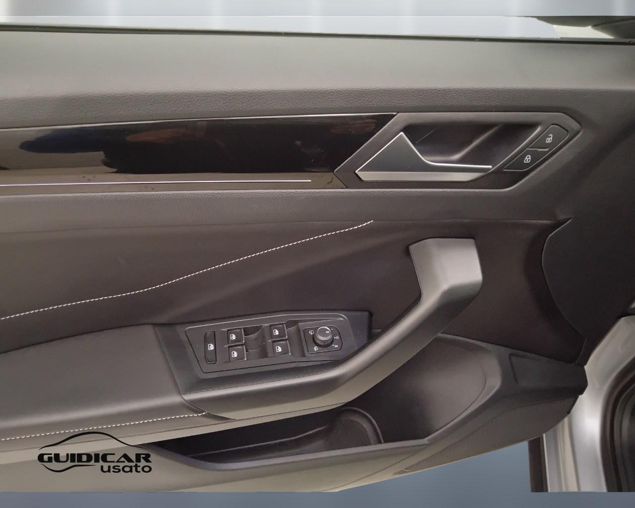 VOLKSWAGEN T-Roc I 2022 - T-Roc 2.0 tdi R-Line 150cv dsg