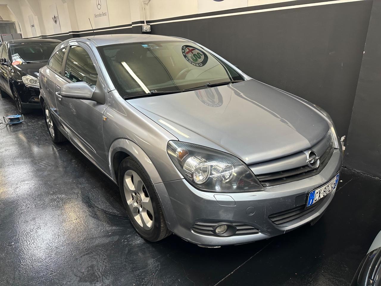 Opel Astra GTC 1.6 16V Twinport 3 porte Sport