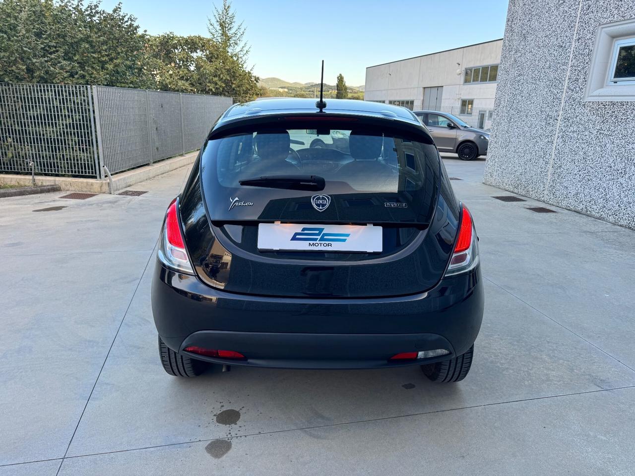 Ypsilon 1.0 FireFly 5 porte S&S Hybrid Silver