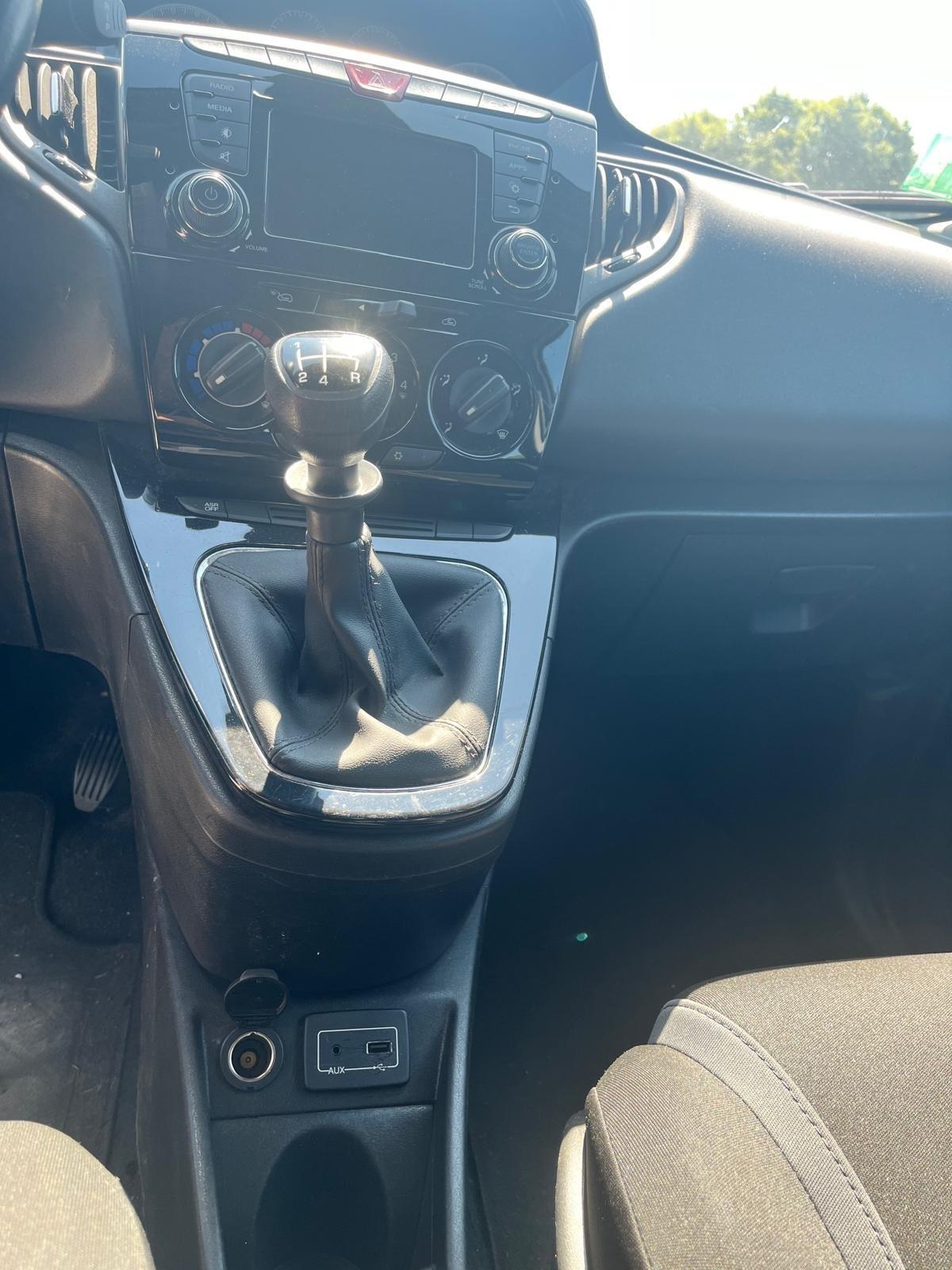 Lancia Ypsilon 1.2 69 CV 5 porte GPL Ecochic Platinum