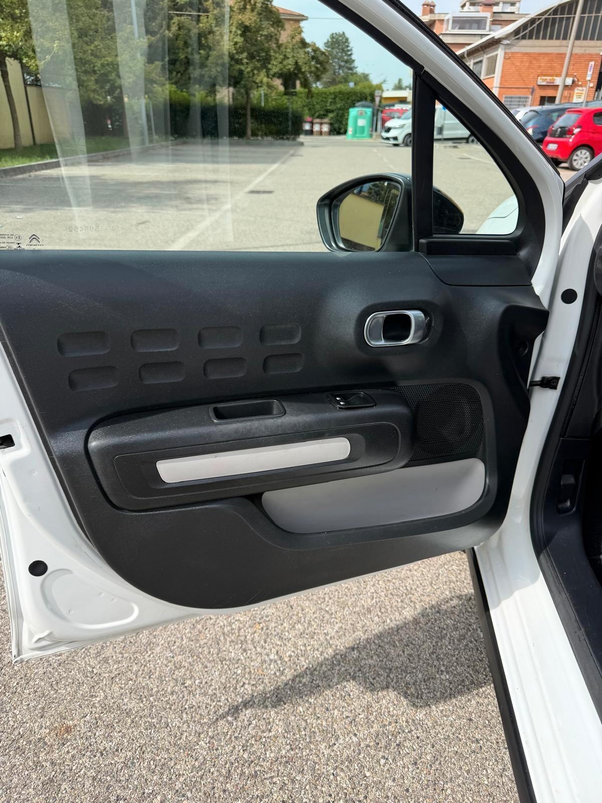 Citroen C3 1.2 - NEOPATENTATI - 12 MESI DI GARANZIA -