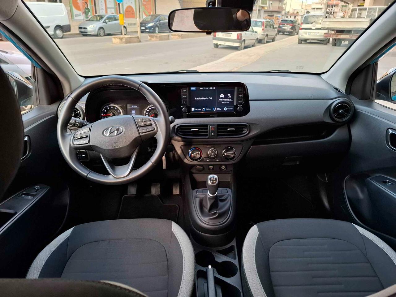 Hyundai i10 1.0 BENZINA - 2022 BICOLORE