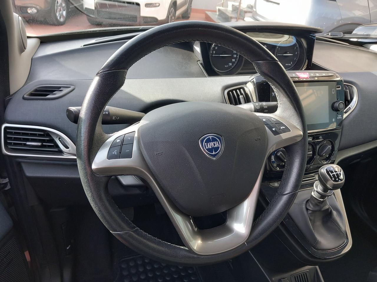 Lancia Ypsilon 1.0 FireFly 5 porte S&S Hybrid Ecochic Gold