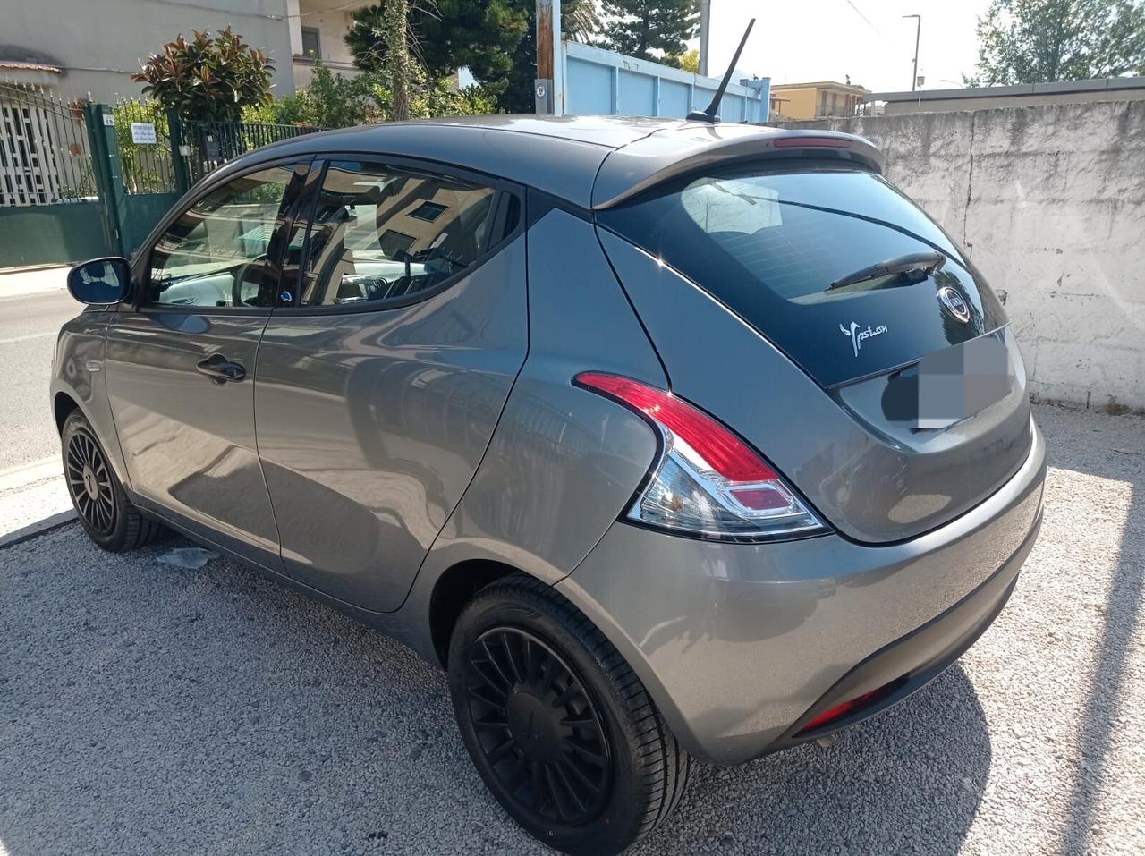 Lancia Ypsilon 1.2 69CV Elefantino Blu 700€ Gpl