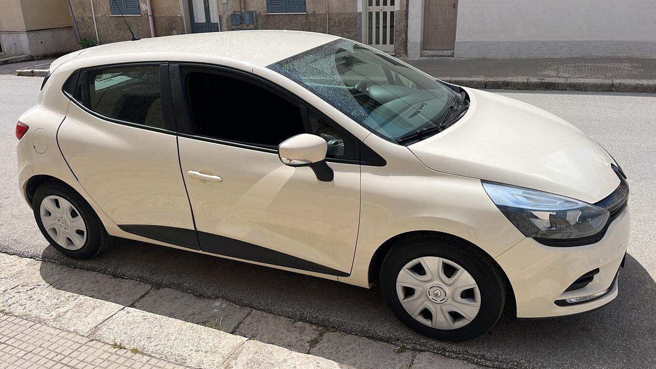 Renault Clio 1.2 75 CV 5 porte Duel